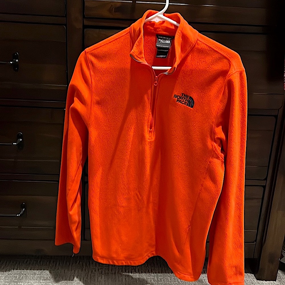 The North Face small 1/3 zip pullover unisex